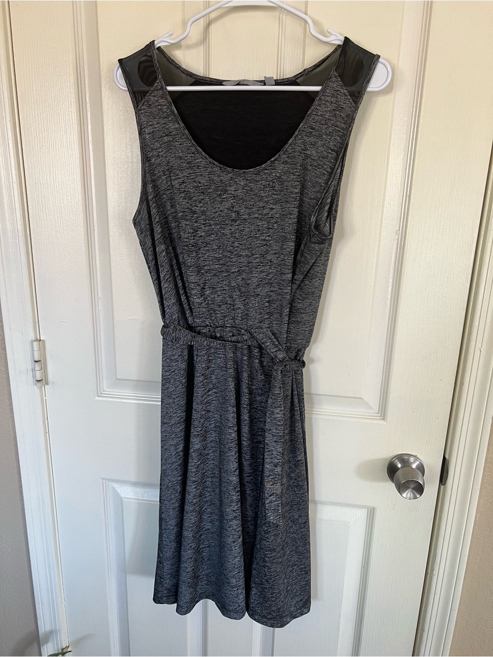 Athleta Gray Space Dye Sleeveless Tie Waist Dress Mesh Shoulder Size Large - Picture 7 of 9